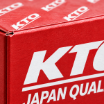Detalle de marca en empaque de estopera KTO